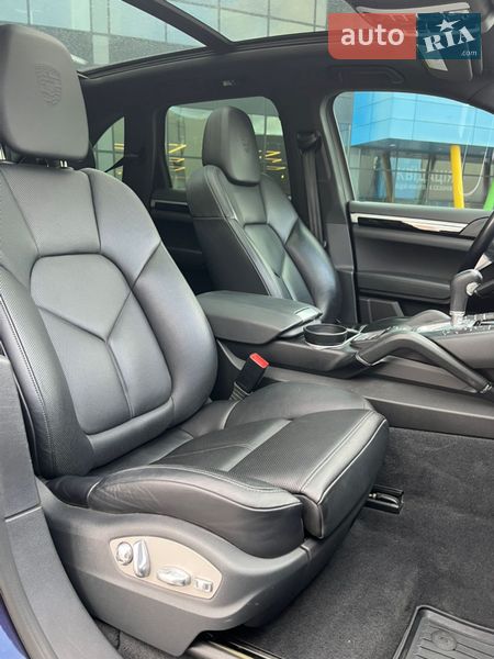 Внедорожник / Кроссовер Porsche Cayenne 2016 в Киеве