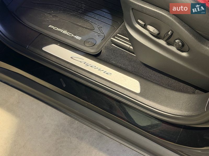 Внедорожник / Кроссовер Porsche Cayenne 2023 в Киеве