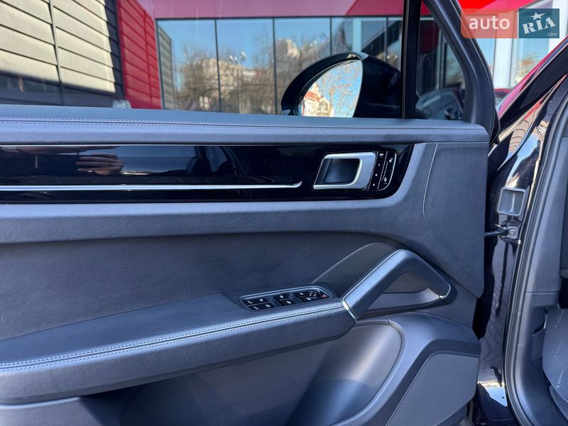 Позашляховик / Кросовер Porsche Cayenne 2017 в Одесі