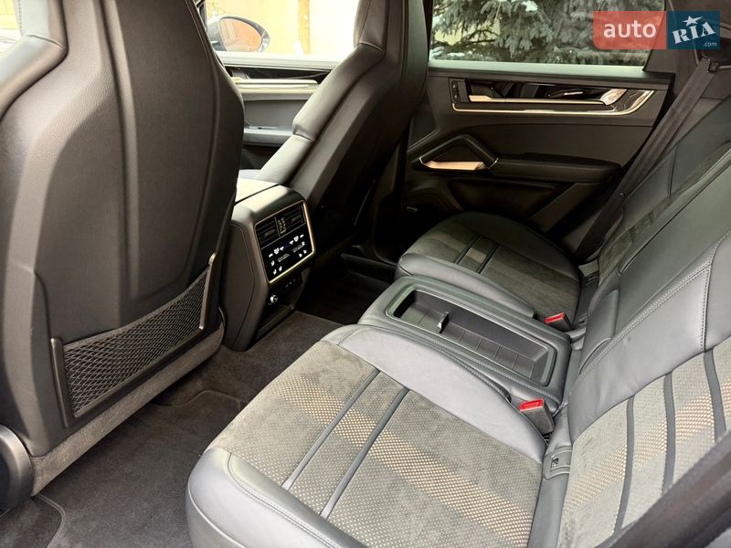 Внедорожник / Кроссовер Porsche Cayenne 2024 в Киеве