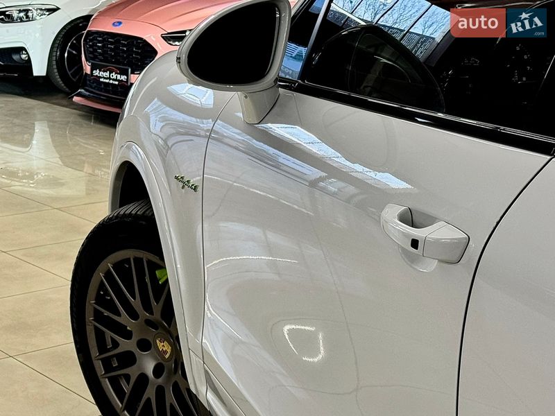 Внедорожник / Кроссовер Porsche Cayenne 2016 в Николаеве