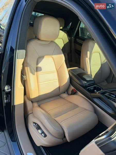 Внедорожник / Кроссовер Porsche Cayenne 2018 в Киеве