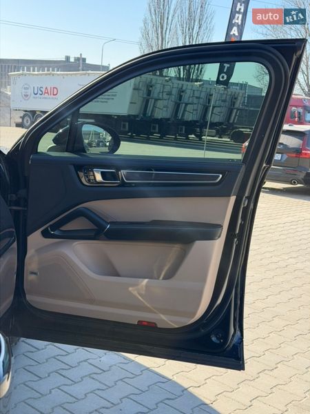 Внедорожник / Кроссовер Porsche Cayenne 2018 в Киеве