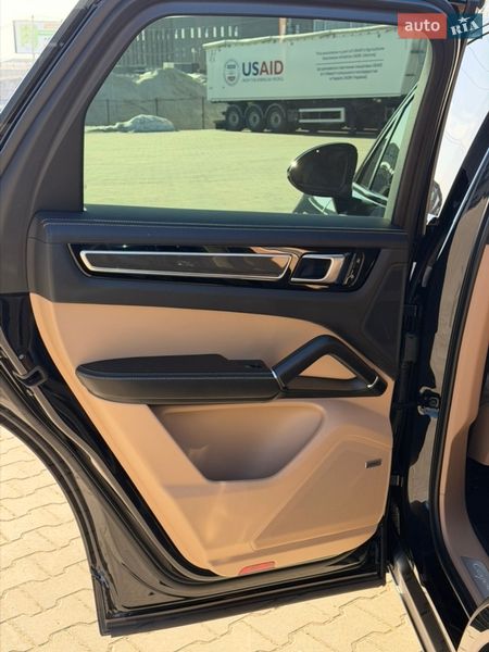 Внедорожник / Кроссовер Porsche Cayenne 2018 в Киеве