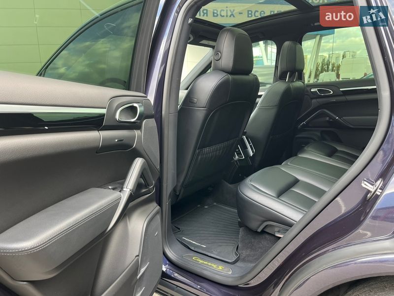 Позашляховик / Кросовер Porsche Cayenne 2016 в Києві