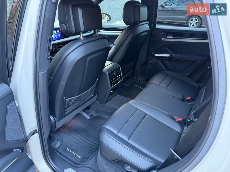 Внедорожник / Кроссовер Porsche Cayenne 2023 в Киеве