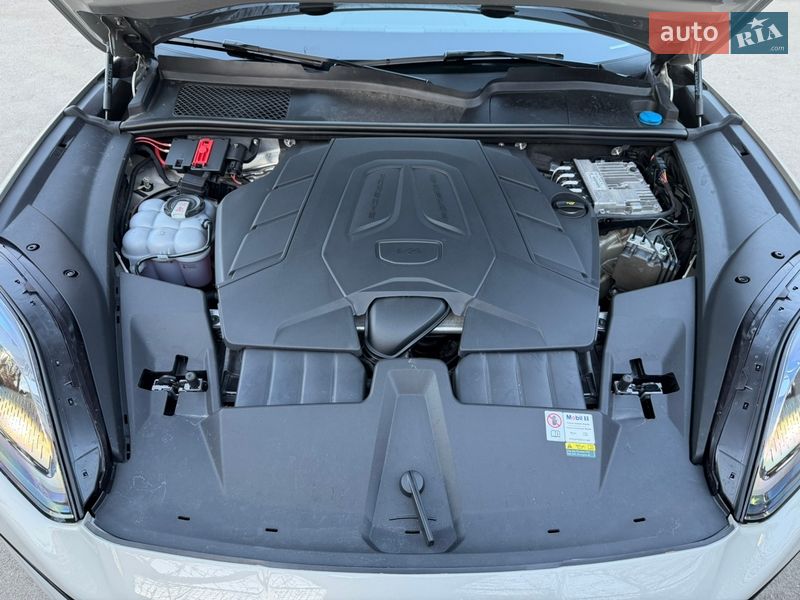 Внедорожник / Кроссовер Porsche Cayenne 2023 в Киеве