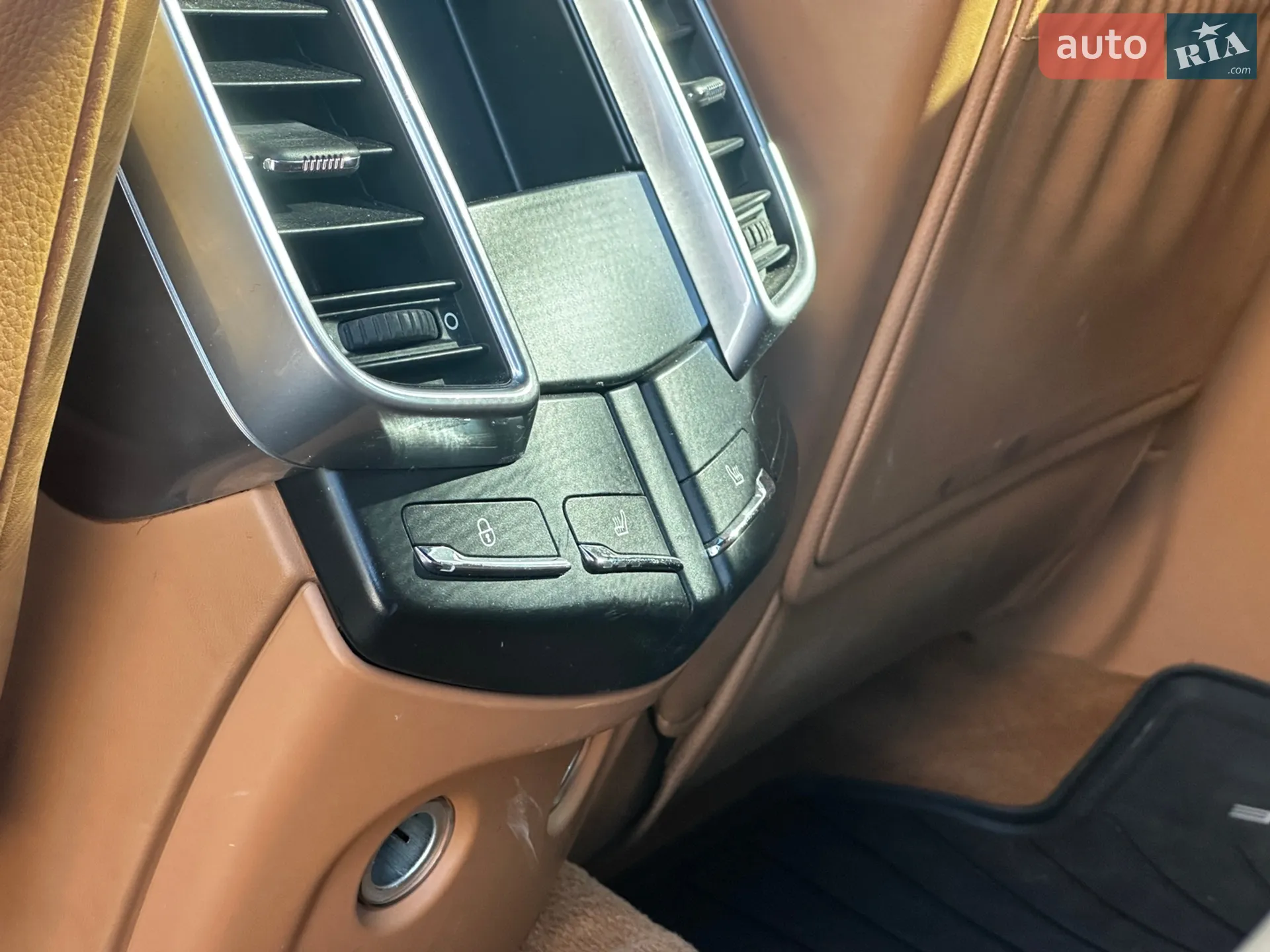 2016 Porsche Cayenne - мініатюра 26