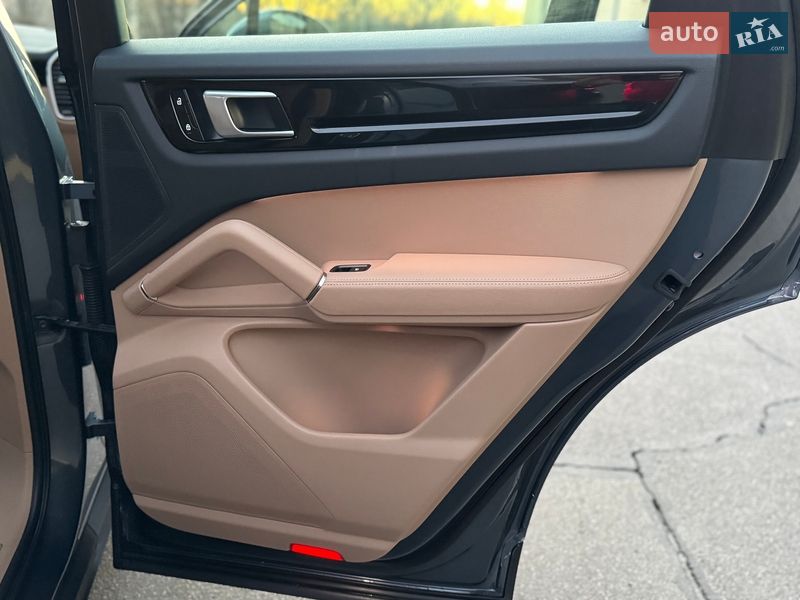 Внедорожник / Кроссовер Porsche Cayenne 2020 в Киеве