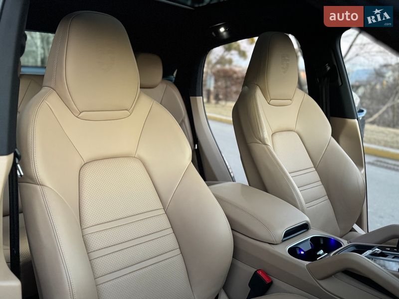 Внедорожник / Кроссовер Porsche Cayenne 2020 в Киеве