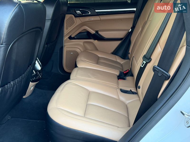 Внедорожник / Кроссовер Porsche Cayenne 2015 в Киеве