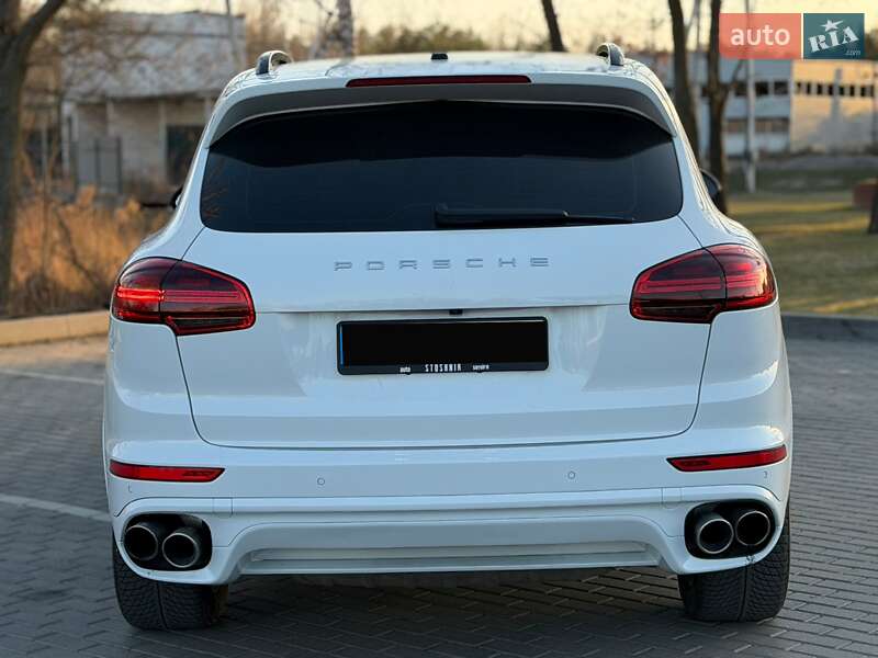 Внедорожник / Кроссовер Porsche Cayenne 2015 в Киеве