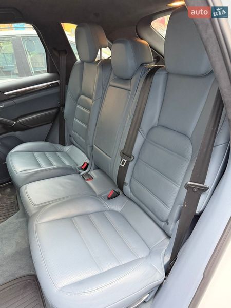 Внедорожник / Кроссовер Porsche Cayenne 2012 в Киеве