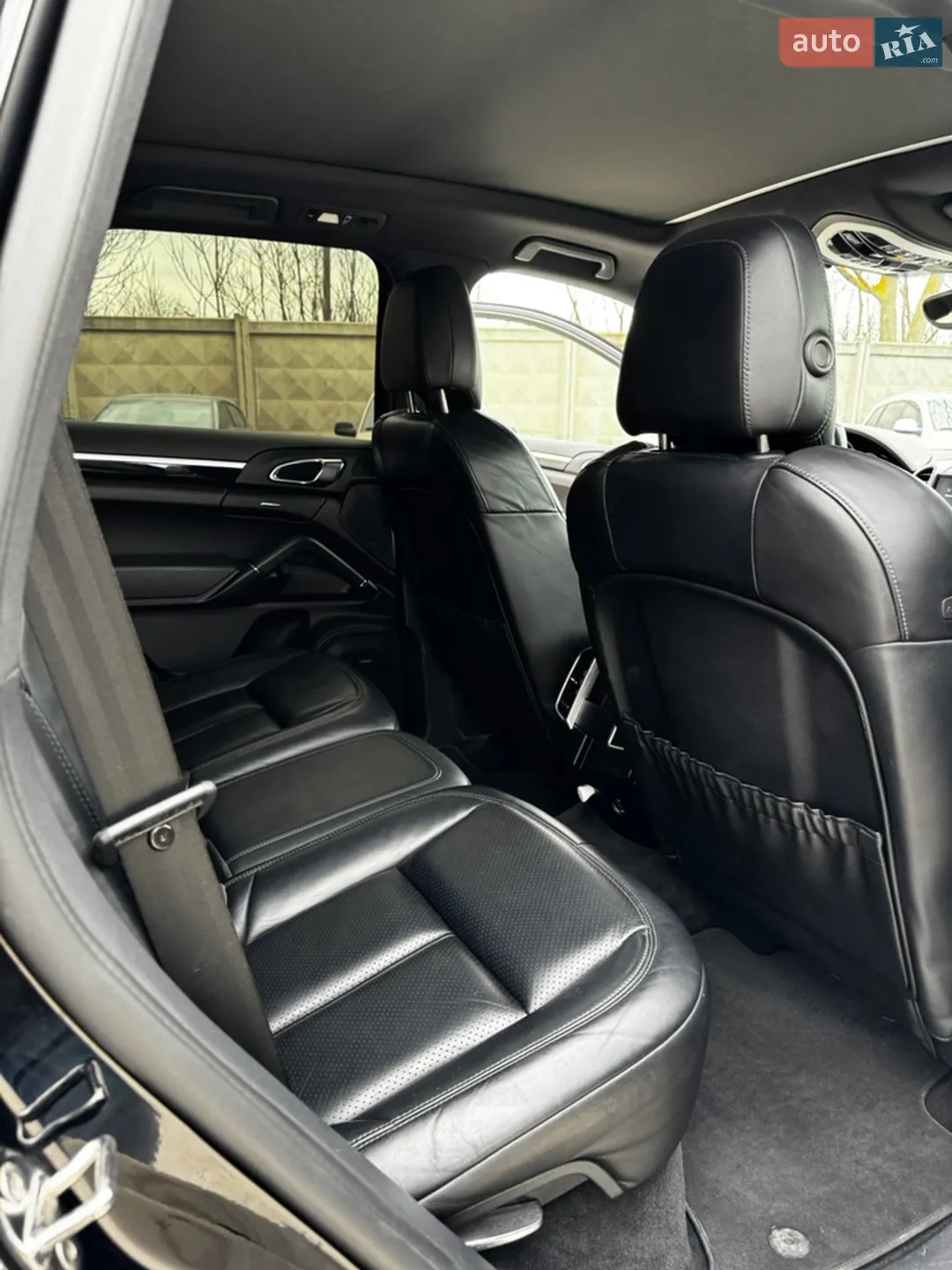 2016 Porsche Cayenne - мініатюра 23