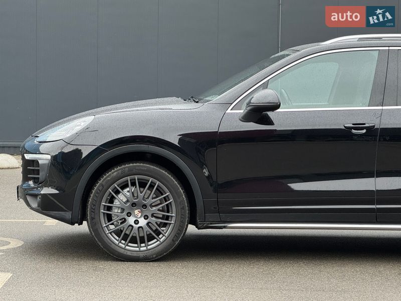 Позашляховик / Кросовер Porsche Cayenne 2016 в Києві