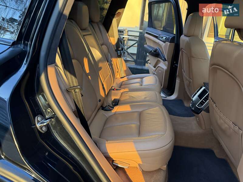 Внедорожник / Кроссовер Porsche Cayenne 2015 в Киеве