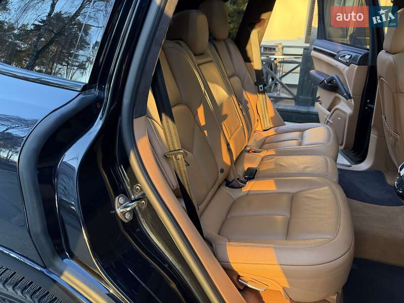 Внедорожник / Кроссовер Porsche Cayenne 2015 в Киеве