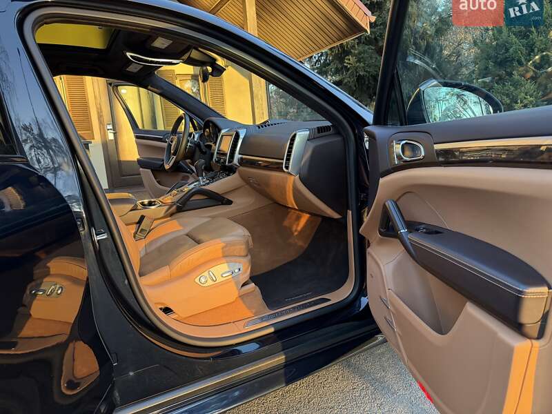 Внедорожник / Кроссовер Porsche Cayenne 2015 в Киеве