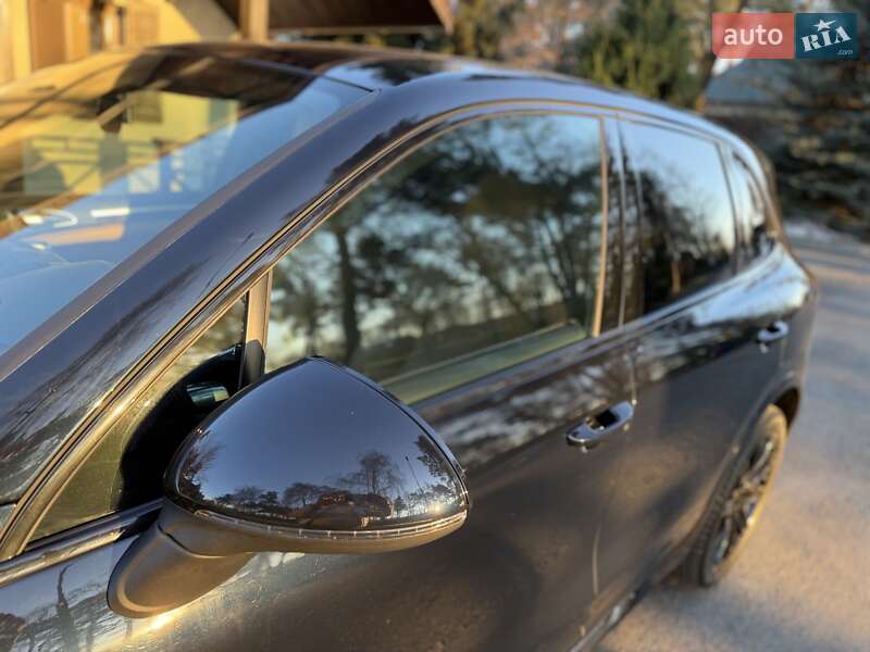 Внедорожник / Кроссовер Porsche Cayenne 2015 в Киеве