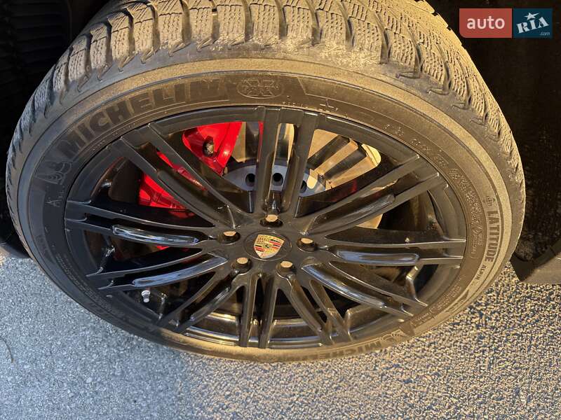 Внедорожник / Кроссовер Porsche Cayenne 2015 в Киеве