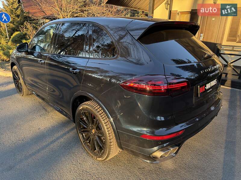 Внедорожник / Кроссовер Porsche Cayenne 2015 в Киеве