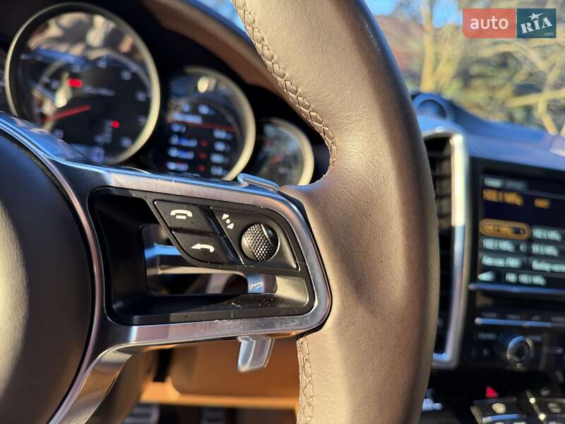 Внедорожник / Кроссовер Porsche Cayenne 2015 в Киеве