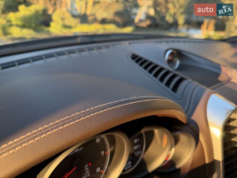 Внедорожник / Кроссовер Porsche Cayenne 2015 в Киеве