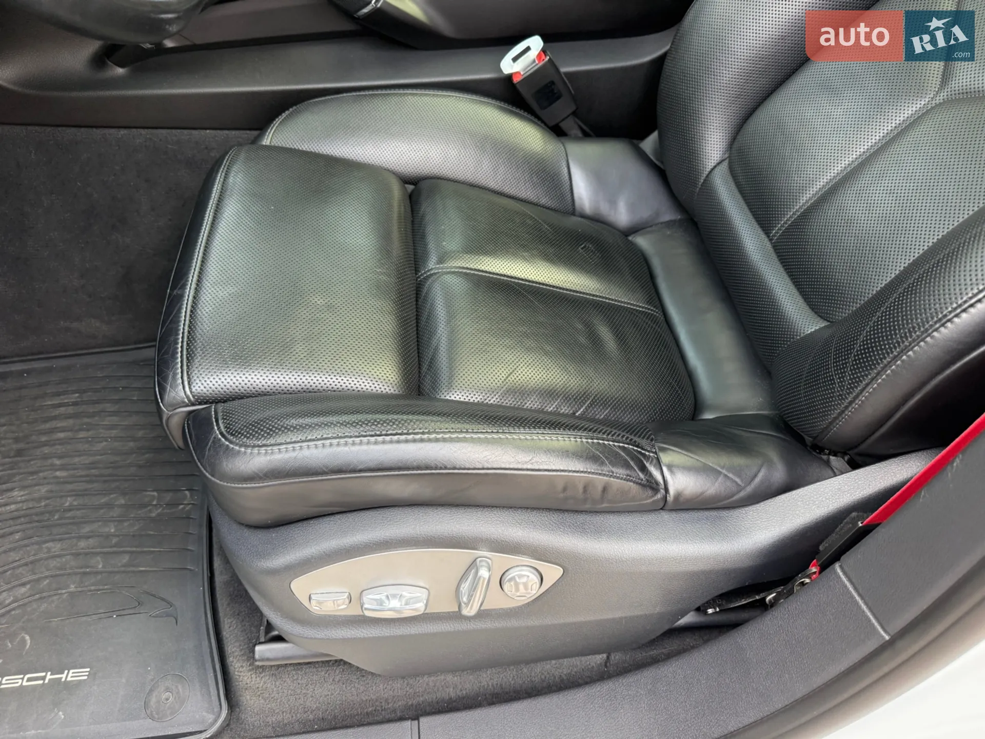 2016 Porsche Cayenne - мініатюра 32