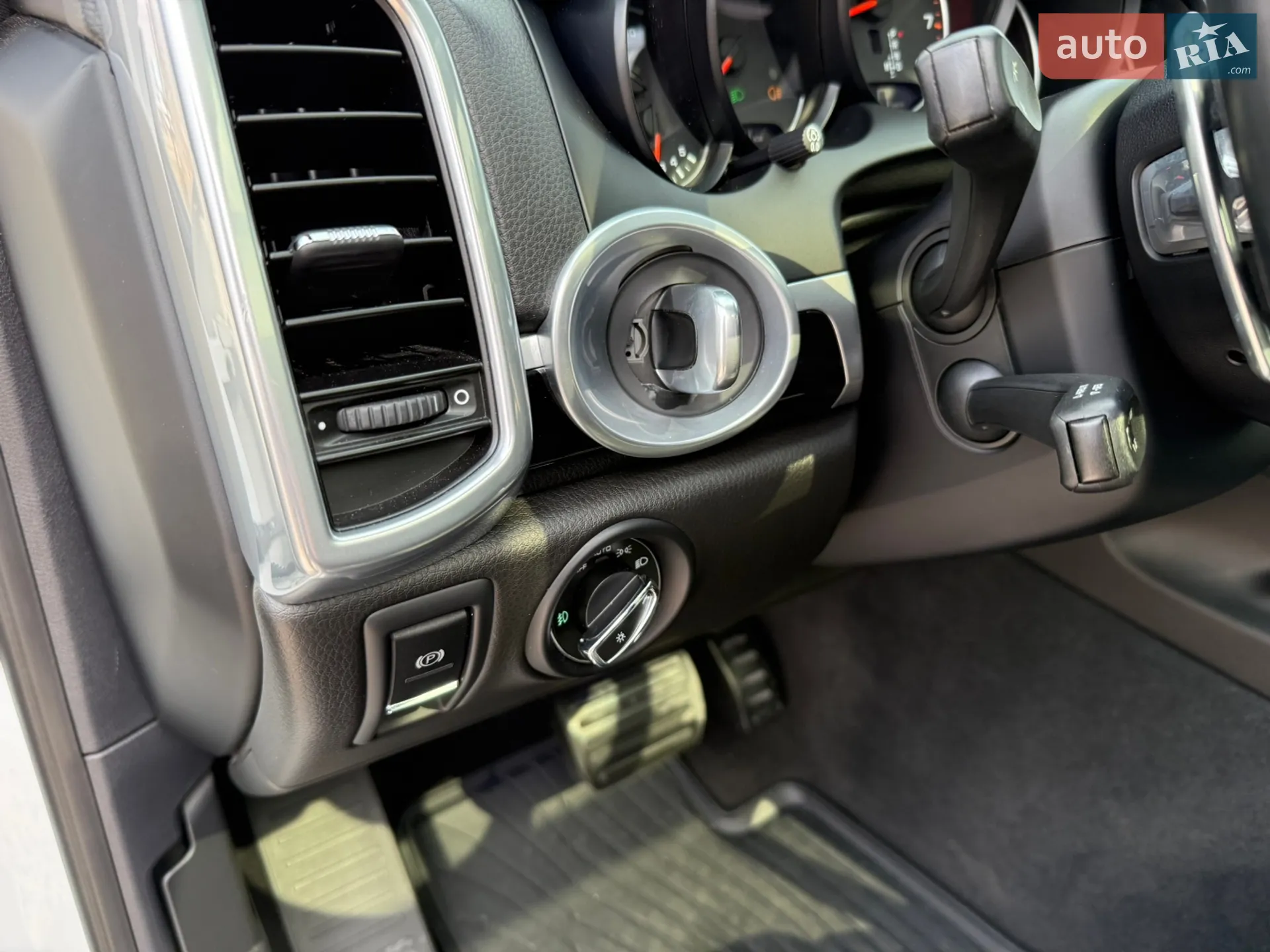 2016 Porsche Cayenne - мініатюра 36