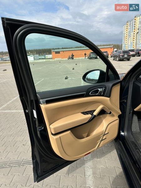 Внедорожник / Кроссовер Porsche Cayenne 2015 в Киеве