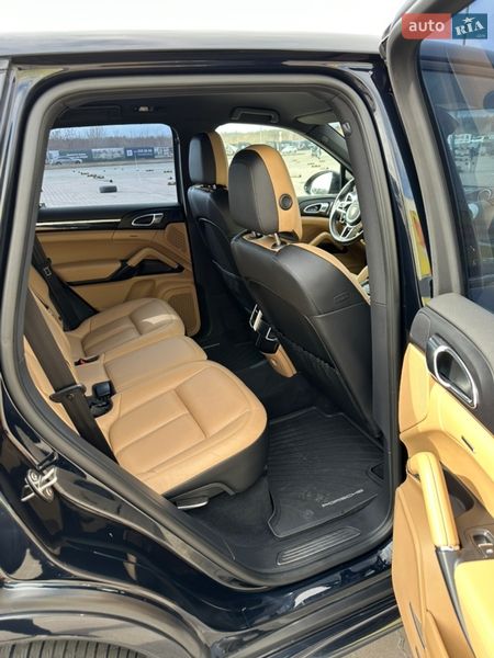Внедорожник / Кроссовер Porsche Cayenne 2015 в Киеве
