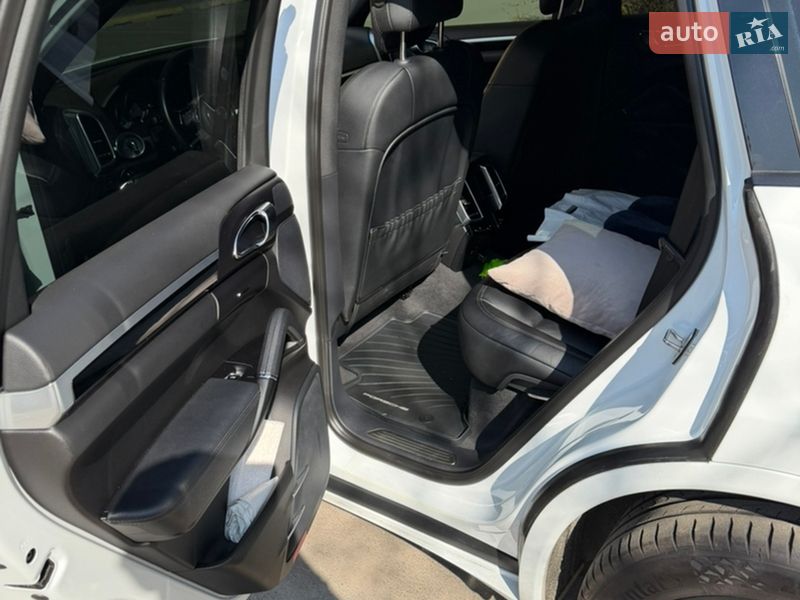 Позашляховик / Кросовер Porsche Cayenne 2016 в Софіївській Борщагівці