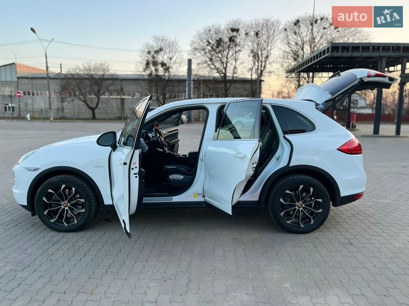 Позашляховик / Кросовер Porsche Cayenne 2014 в Нововолинську