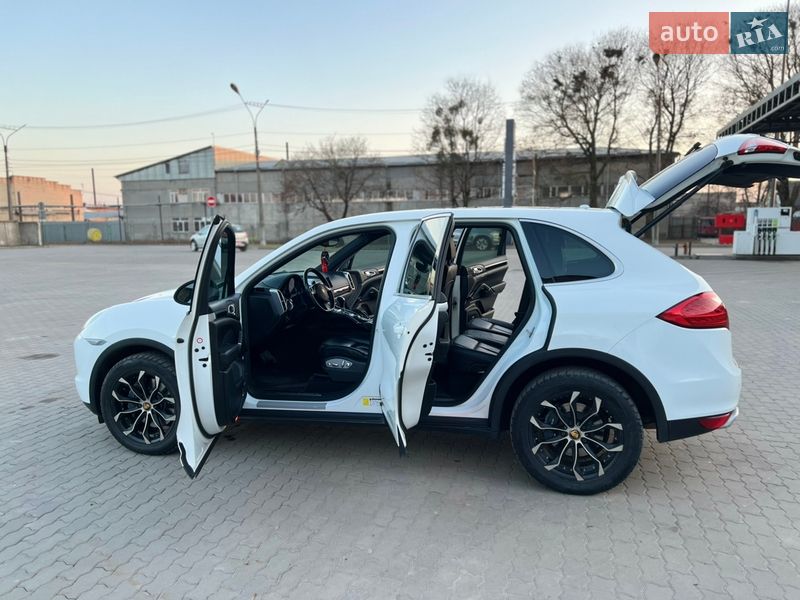 Позашляховик / Кросовер Porsche Cayenne 2014 в Нововолинську