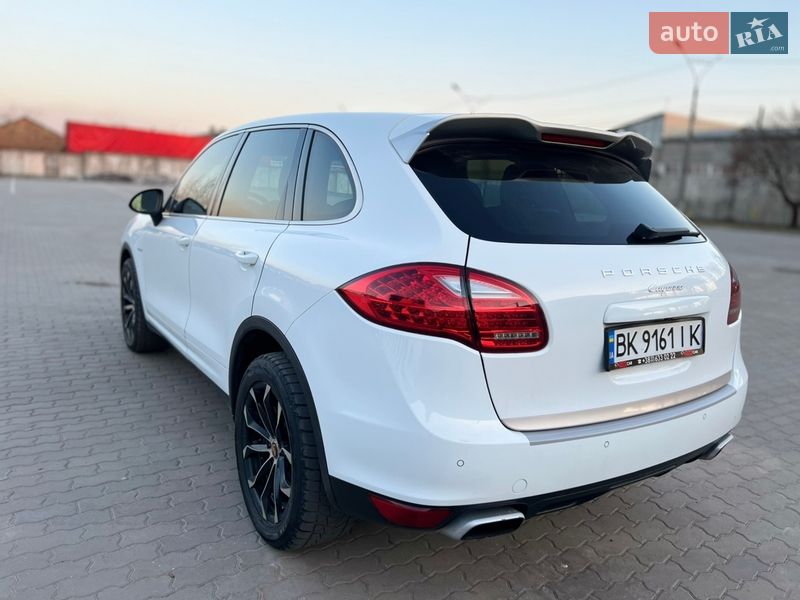 Позашляховик / Кросовер Porsche Cayenne 2014 в Нововолинську
