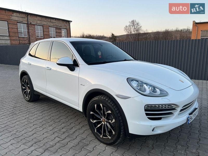 Позашляховик / Кросовер Porsche Cayenne 2014 в Нововолинську