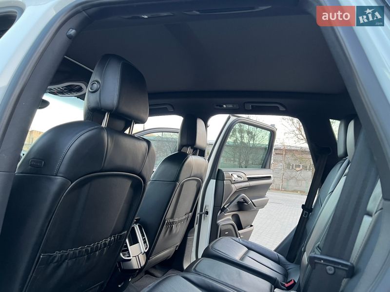 Позашляховик / Кросовер Porsche Cayenne 2014 в Нововолинську