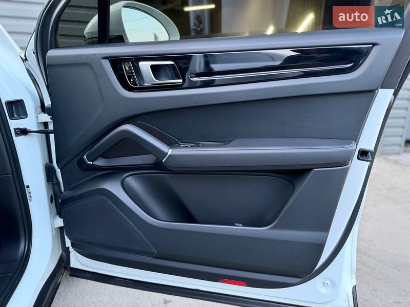 Внедорожник / Кроссовер Porsche Cayenne 2018 в Киеве