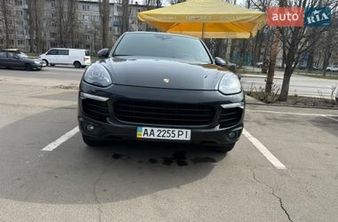 Внедорожник / Кроссовер Porsche Cayenne 2015 в Киеве