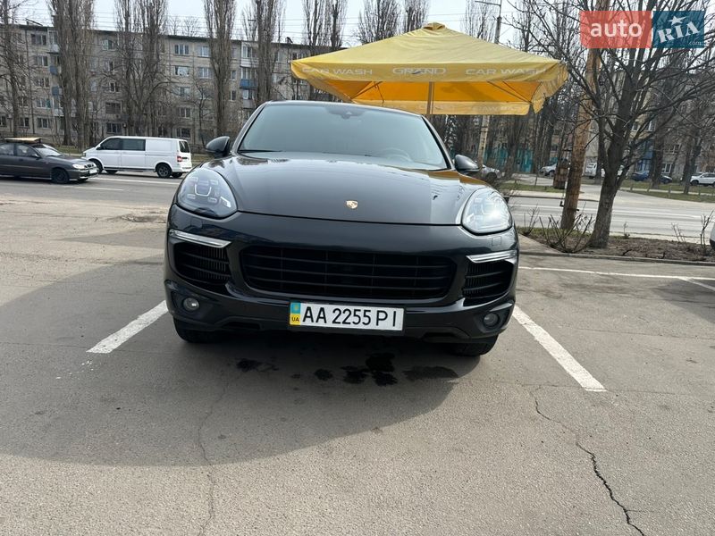 Внедорожник / Кроссовер Porsche Cayenne 2015 в Киеве