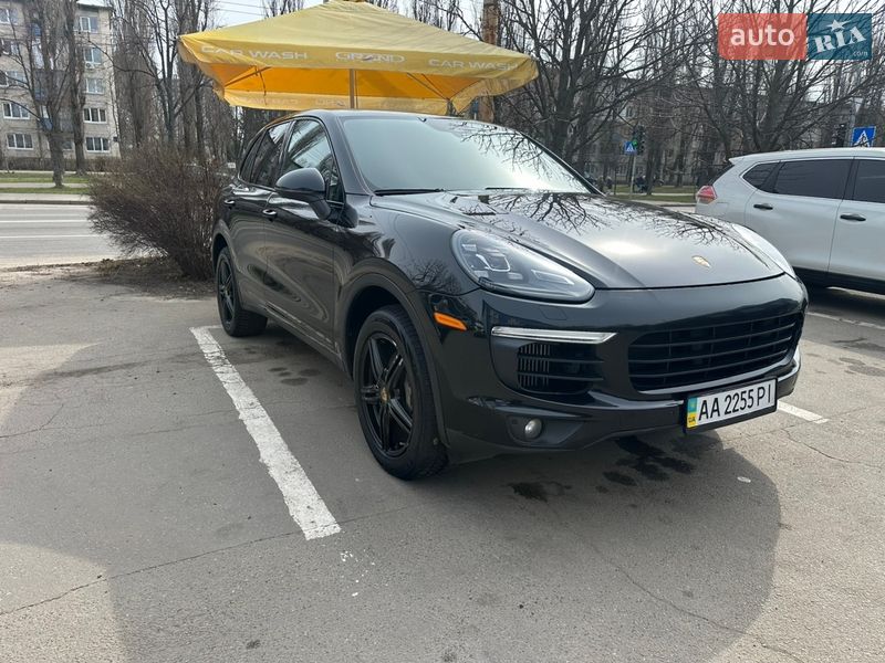 Внедорожник / Кроссовер Porsche Cayenne 2015 в Киеве