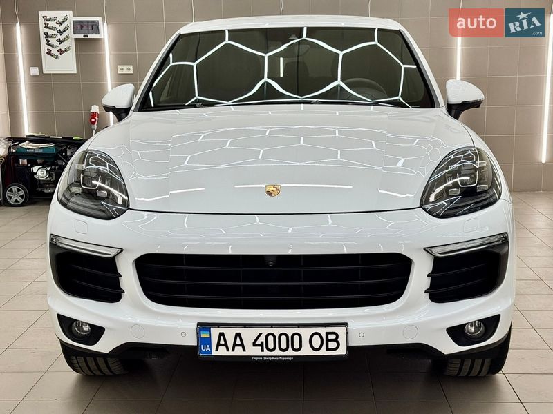 Внедорожник / Кроссовер Porsche Cayenne 2016 в Киеве