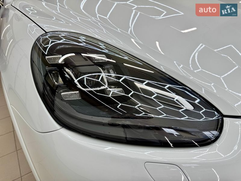 Внедорожник / Кроссовер Porsche Cayenne 2016 в Киеве