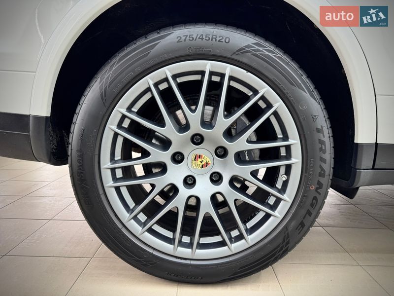Внедорожник / Кроссовер Porsche Cayenne 2016 в Киеве