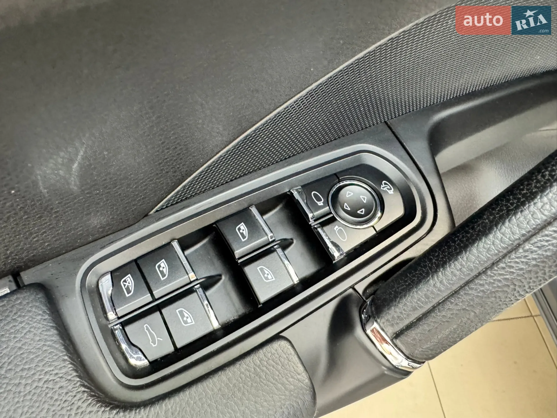 2016 Porsche Cayenne - мініатюра 44