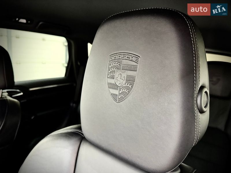 Внедорожник / Кроссовер Porsche Cayenne 2016 в Киеве