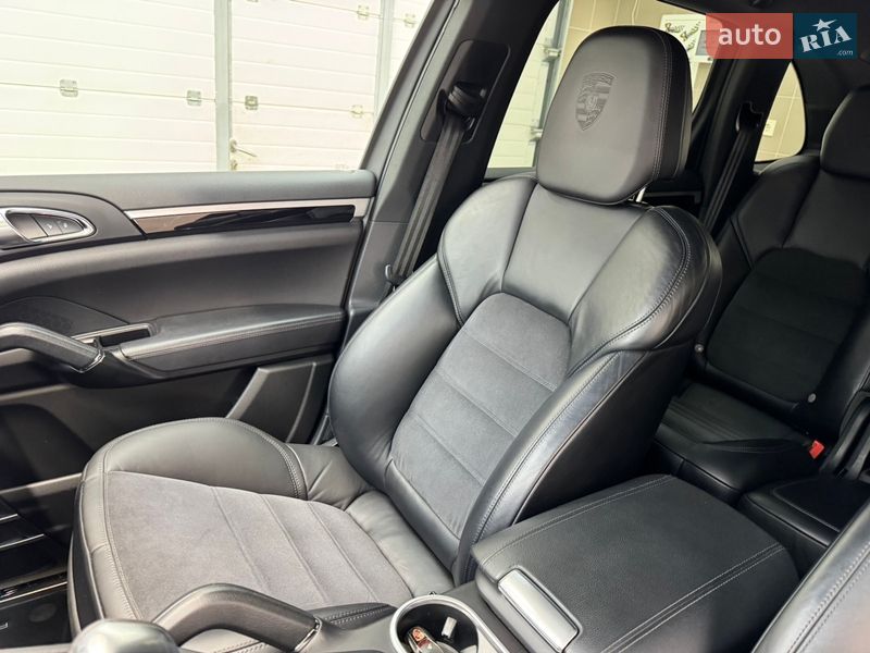 Внедорожник / Кроссовер Porsche Cayenne 2016 в Киеве