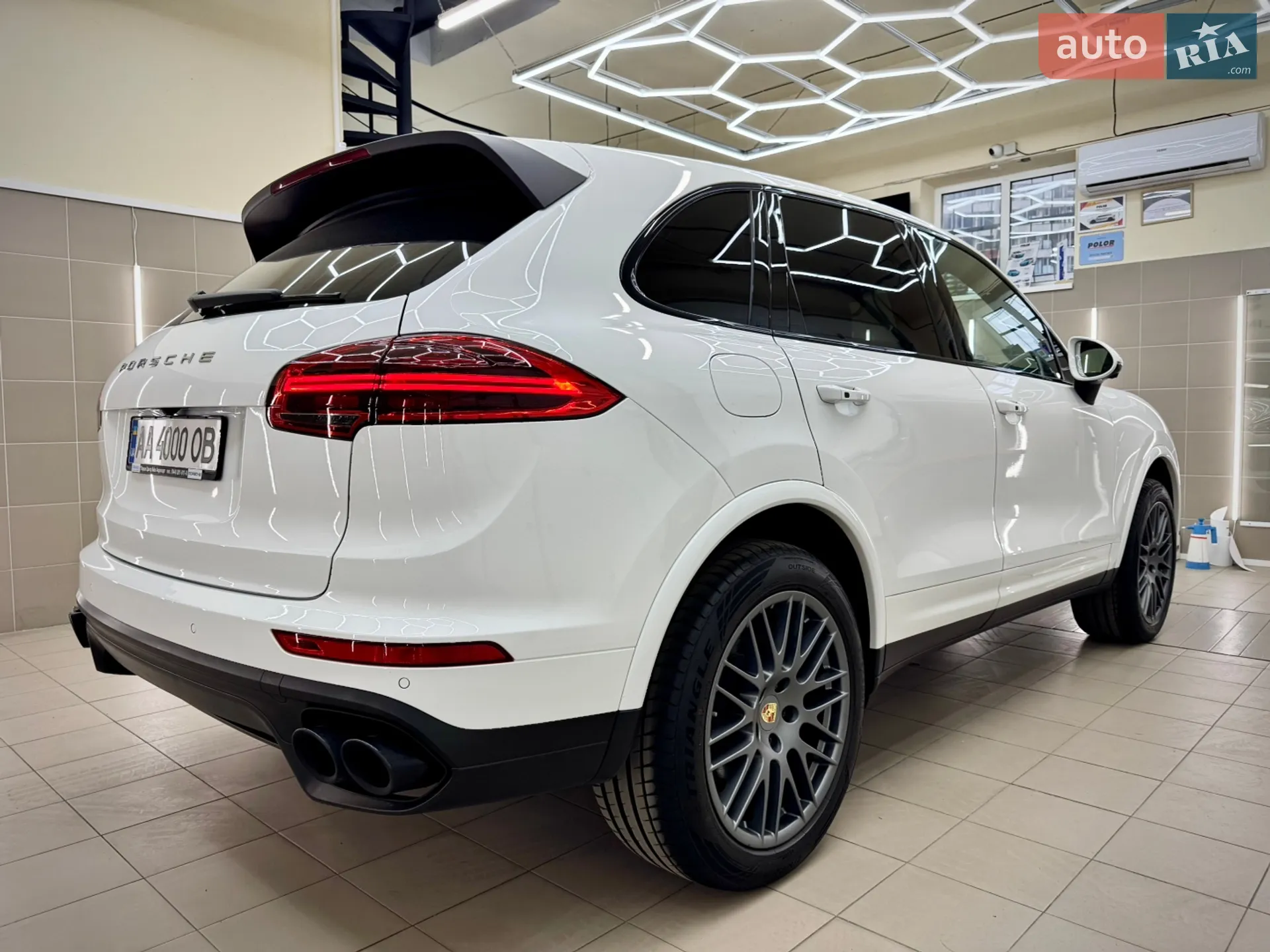 2016 Porsche Cayenne - мініатюра 25