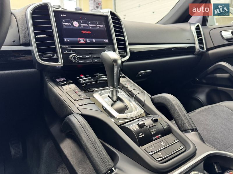 Внедорожник / Кроссовер Porsche Cayenne 2016 в Киеве