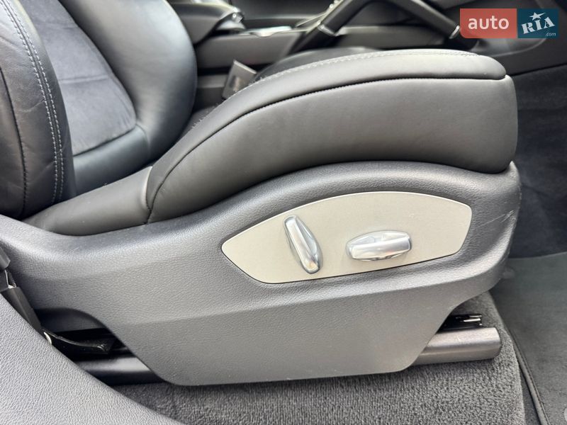 Внедорожник / Кроссовер Porsche Cayenne 2016 в Киеве